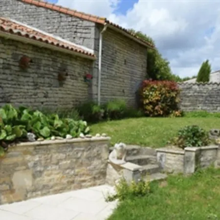 No5 D'hotes Homestay Courcome